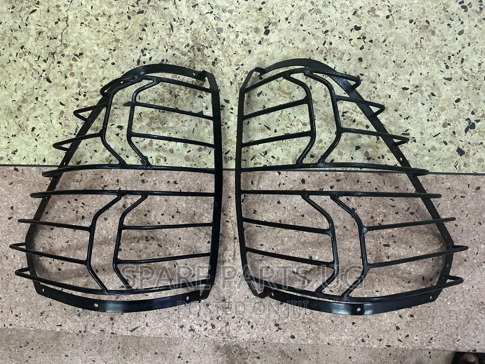 Hilux Rearlights Metallic Gaurd