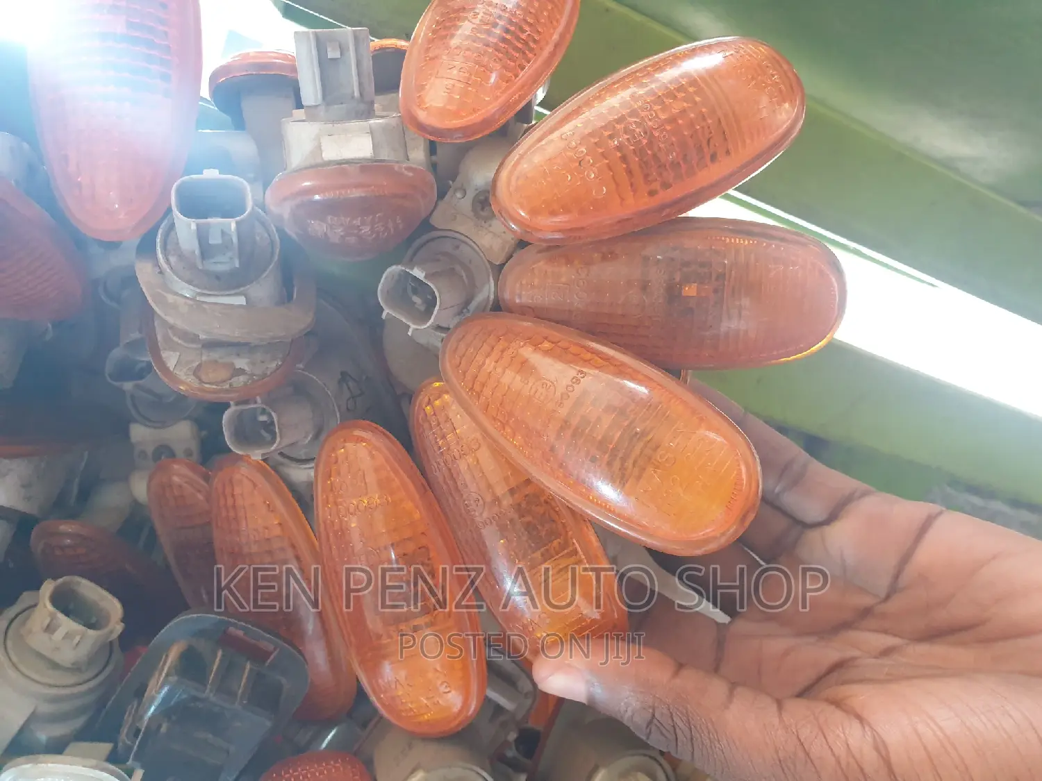 Fender Lights Mitsubishi Pajero 2010