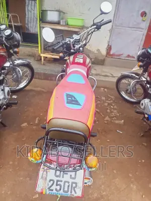 Bajaj Boxer 100 2022 Red