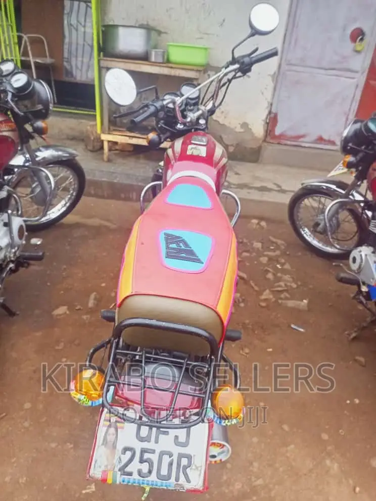 Bajaj Boxer 100 2022 Red