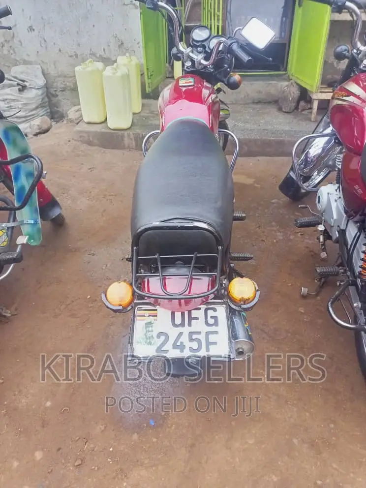 Bajaj Boxer 100 2023 Red