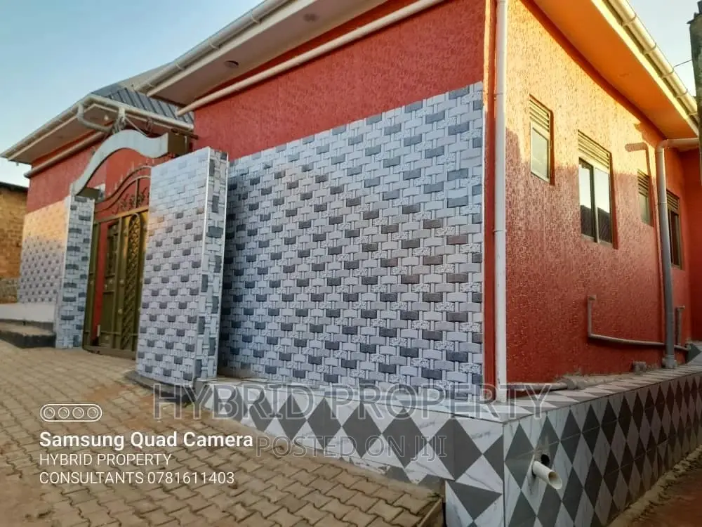 9bdrm Apartment In Kasubi~Kawaala Along, Rubaga For Sale
