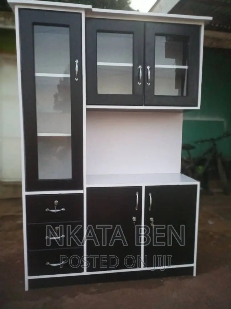 Black and White Sideboard 4*6 Feet