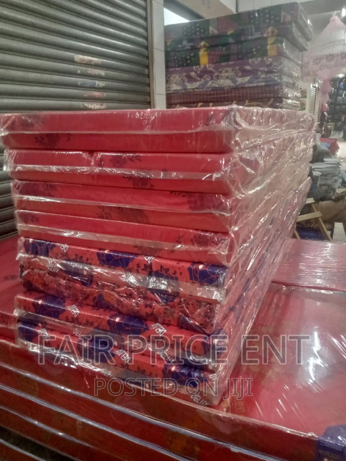Mattress .2.5x6x4inches.( Red)