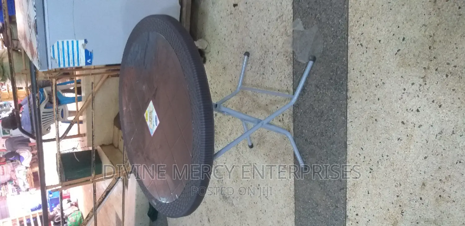 Round Steel Leg Table