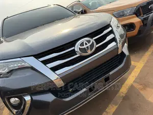 Photo - Toyota Fortuner 2.8 D AWD 2015 Brown