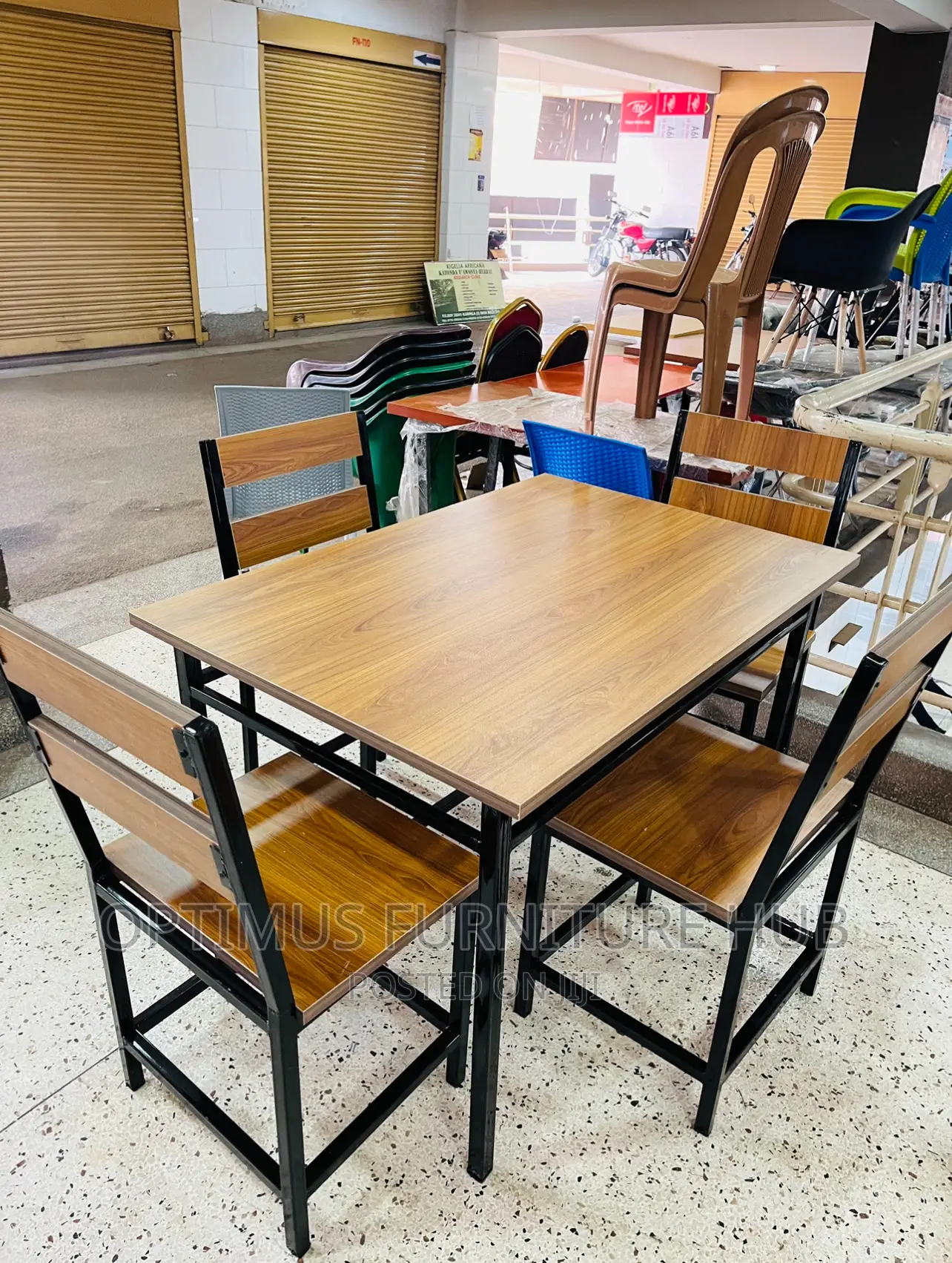 Dinning Set (Brown)