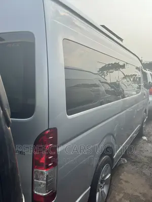 Toyota HiAce 2017 Silver