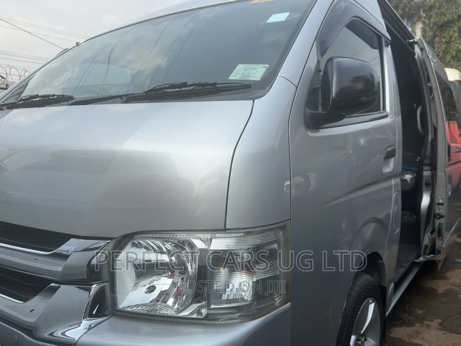 Toyota HiAce 2017 Silver