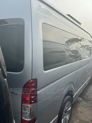 Toyota HiAce 2017 Silver