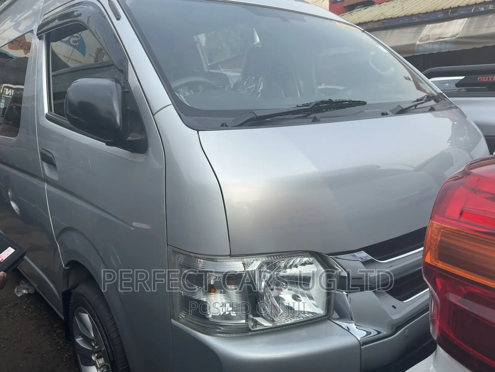 Toyota HiAce 2017 Silver