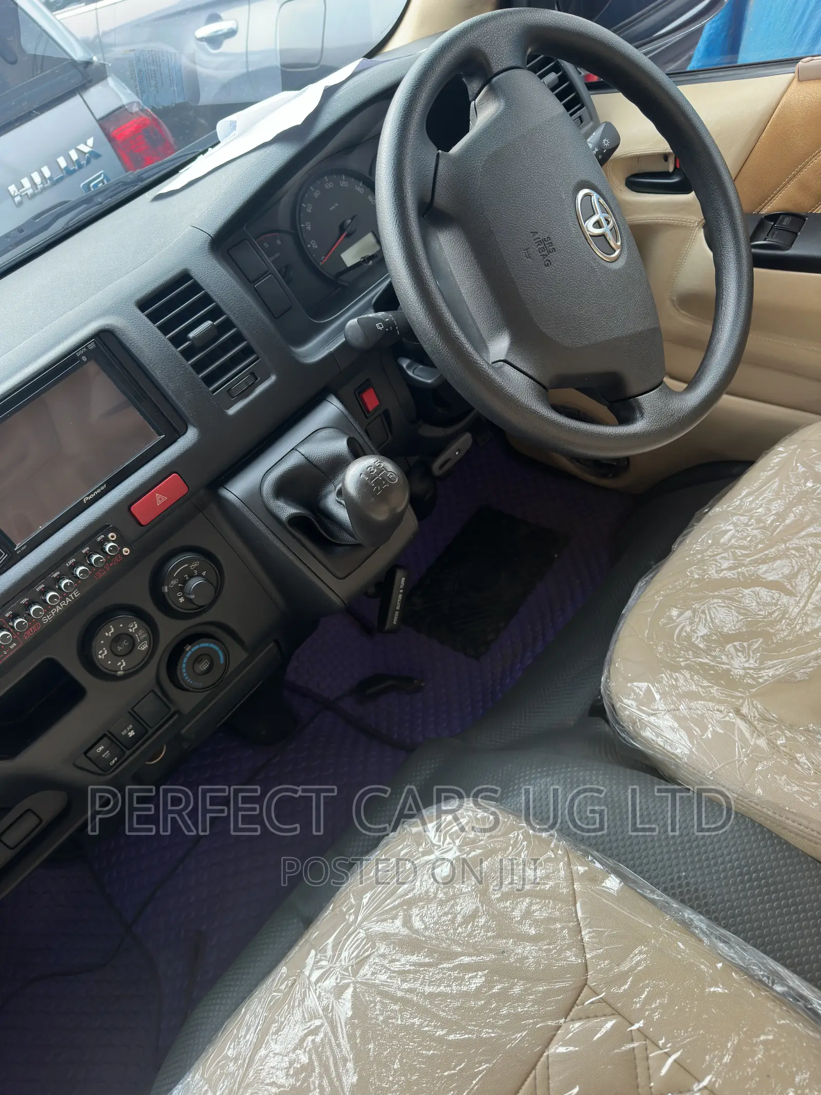 Toyota HiAce 2017 Silver