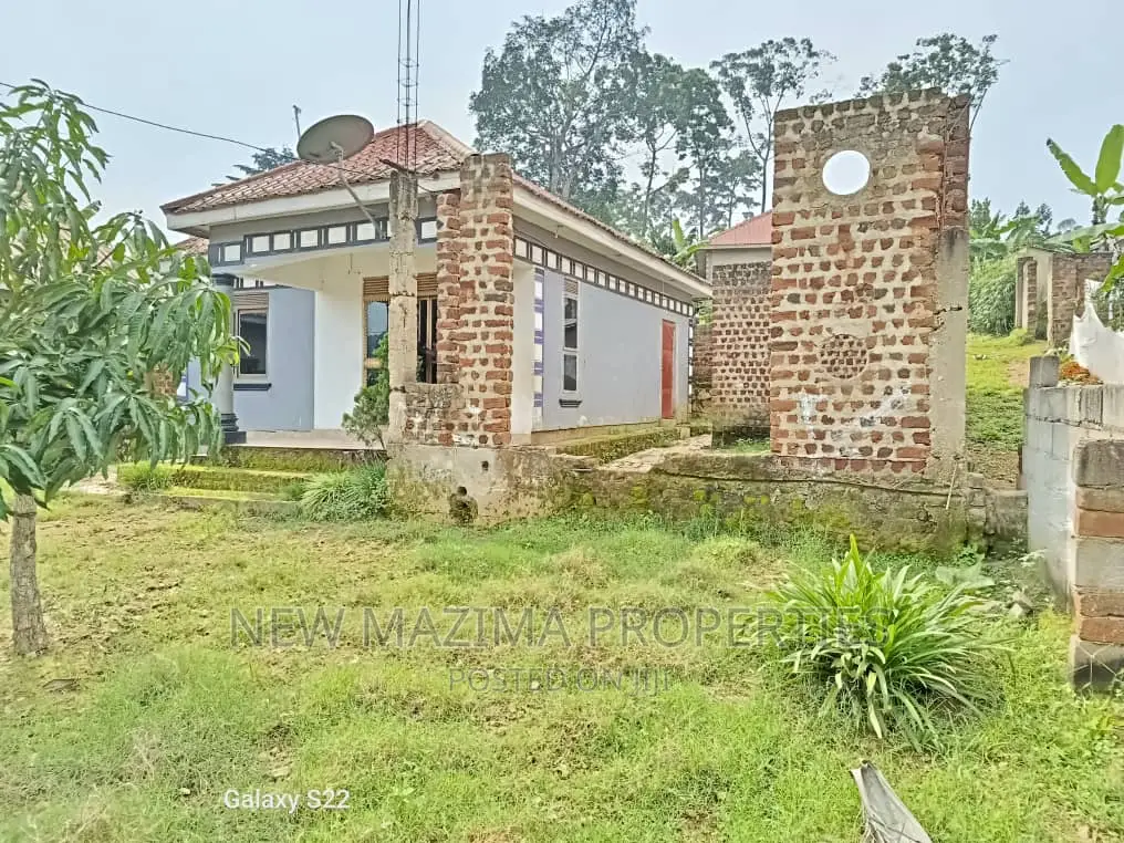 2bdrm House in Buloba, Division A for sale