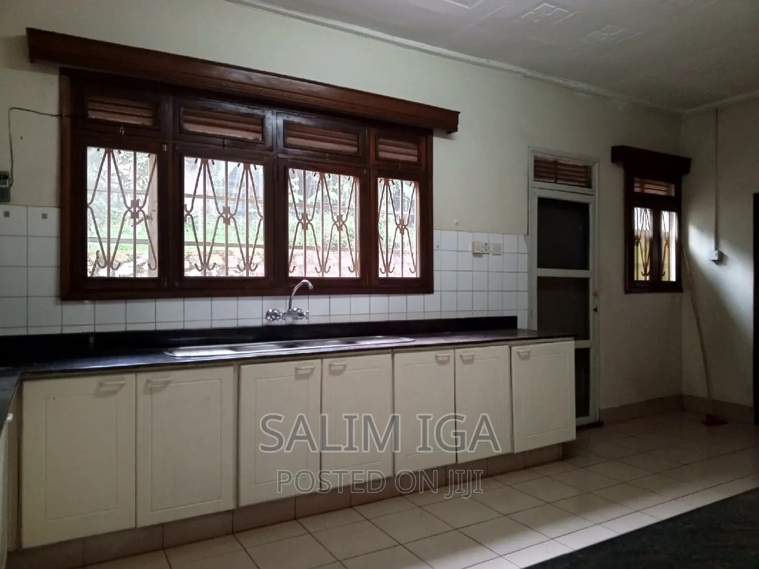 3bdrm Bungalow in Kololo Property, Central Division for rent