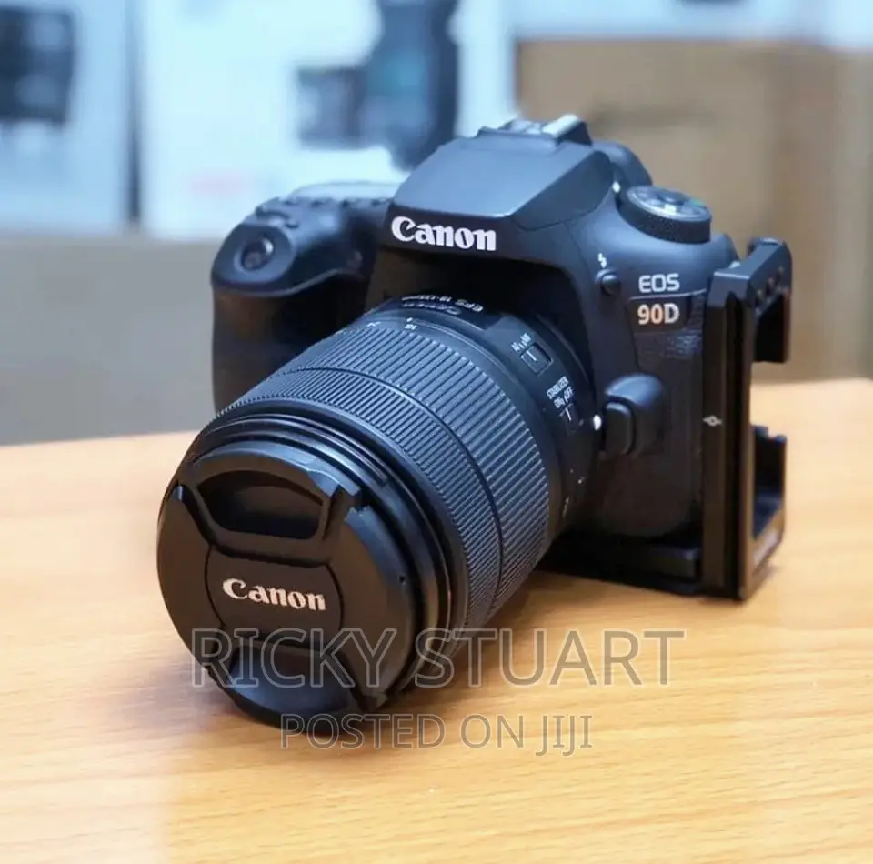 Canon 90D WTH 18-135mm Lens
