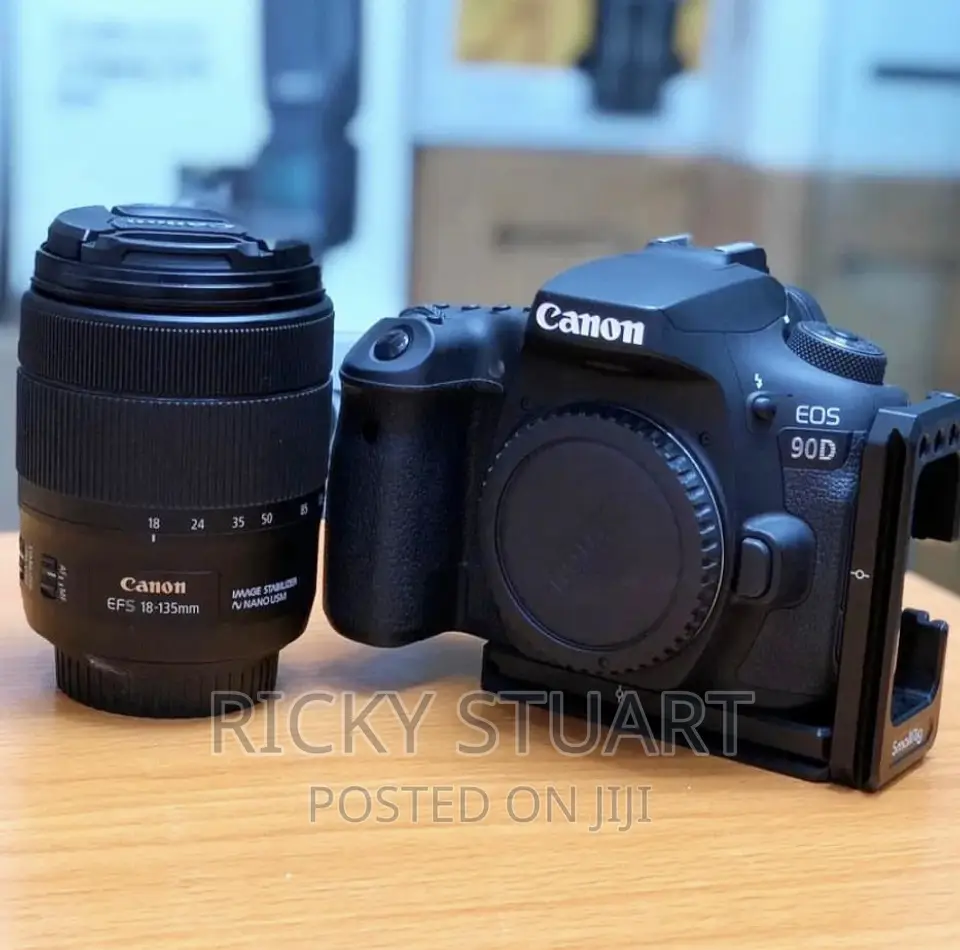 Canon 90D WTH 18-135mm Lens