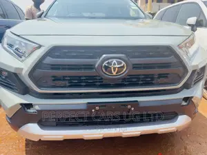 Photo - Toyota RAV4 Adventure 2019 Beige