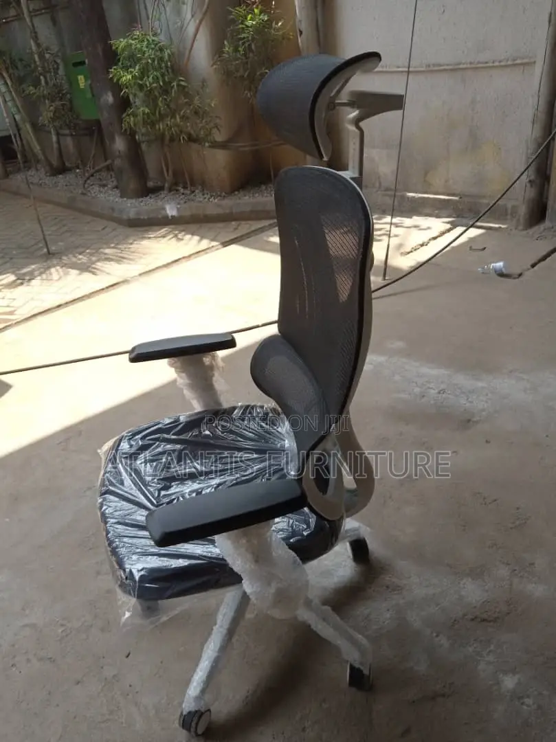 White Executive Office Chairs With Headrest.