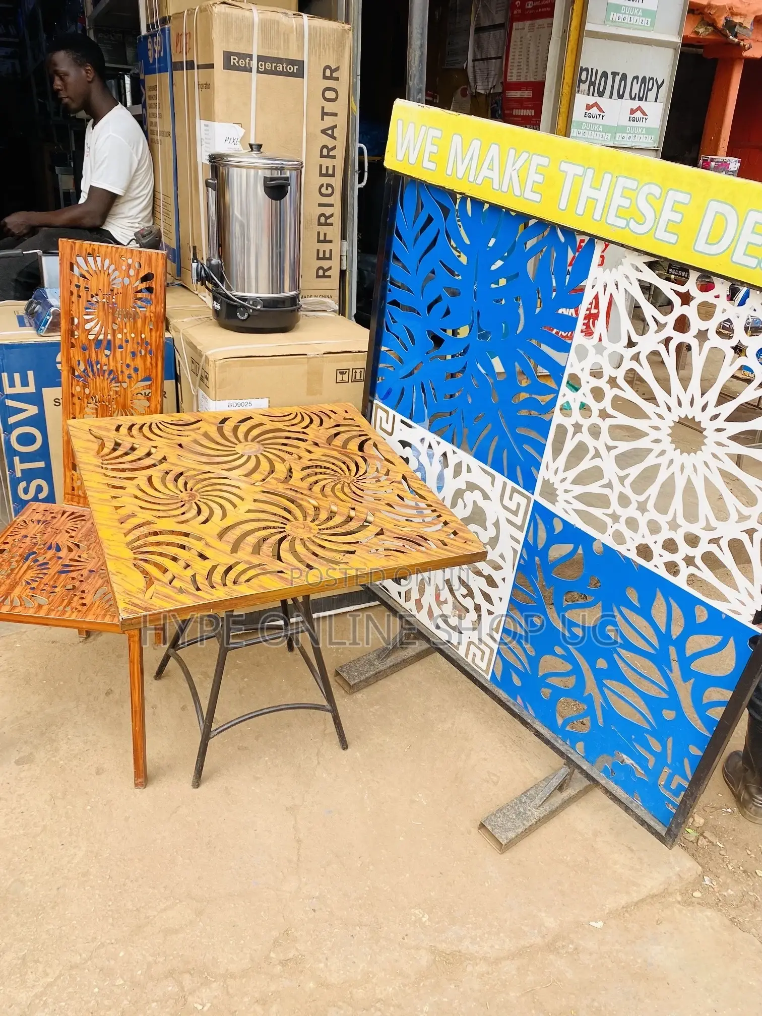 All Kinds of Designed Tables en Chairs