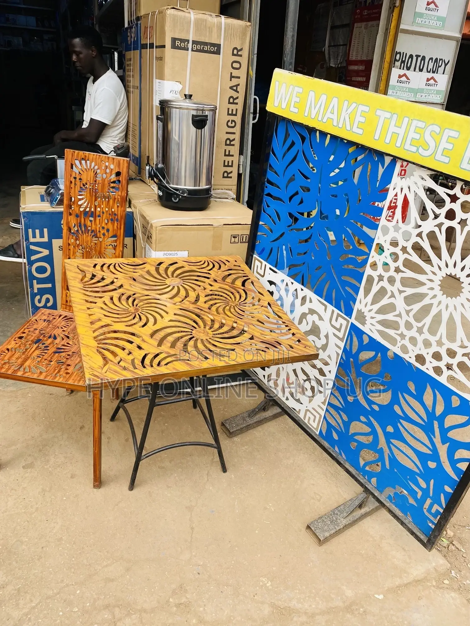 All Kinds of Designed Tables en Chairs