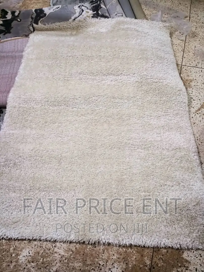 Shaggy Turkish Heavy Wool Carpets.1.8x2metres.( White)