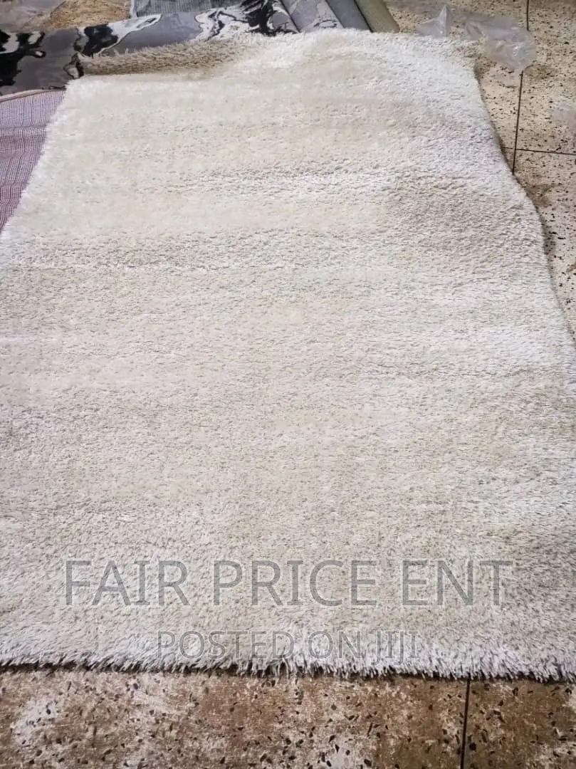 Shaggy Turkish Heavy Wool Carpets.1.8x2metres.( White)