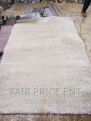 Shaggy Turkish Heavy Wool Carpets.1.8x2metres.( White)