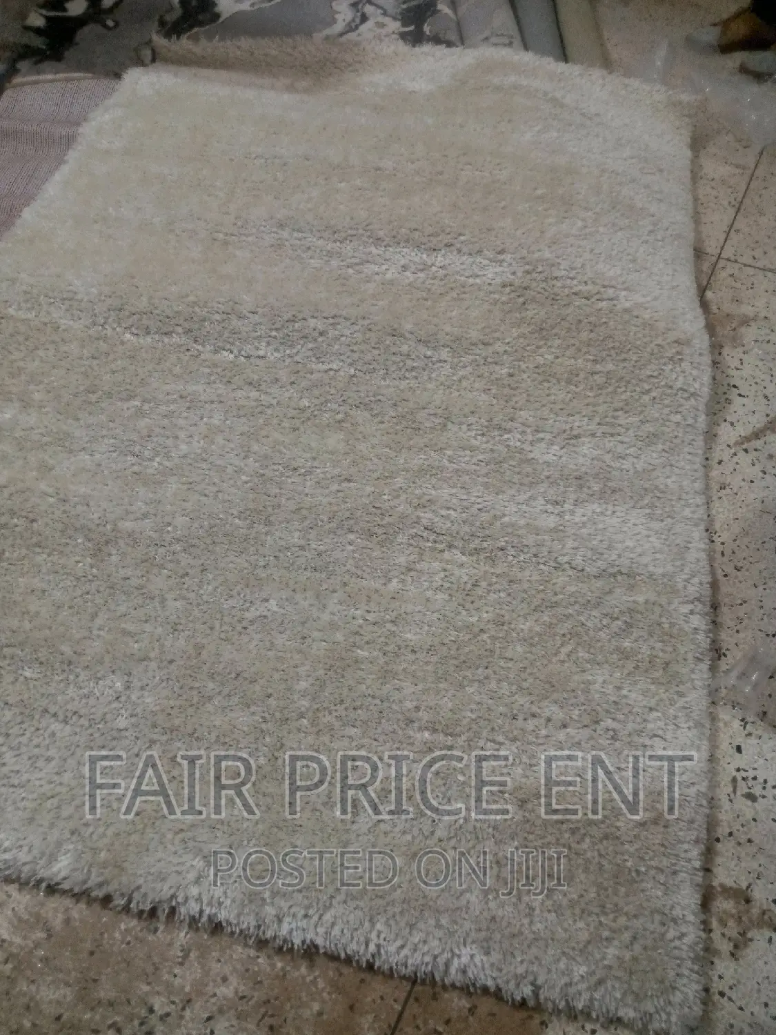 Shaggy Turkish Wool Centre Carpet.1.8x2metres.( White)