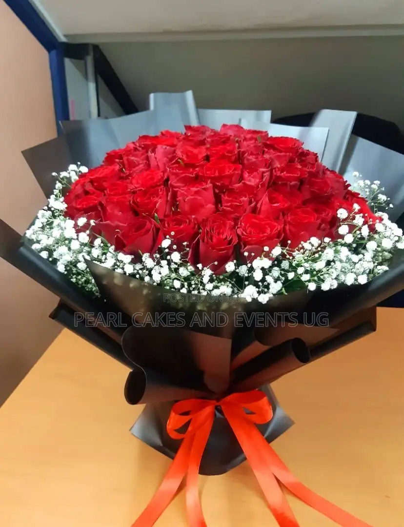 Surprises Red Roses  Gipson Small Gift Flowers  Nice