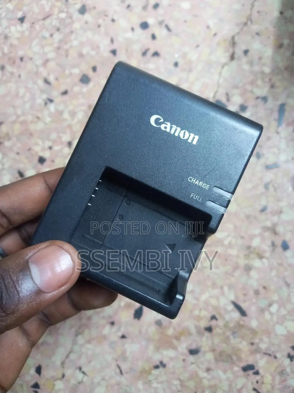 CANON EOS 1100D Charger.
