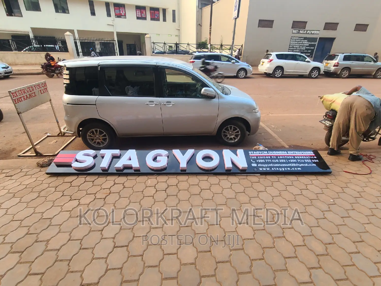 3d and 2d Signage