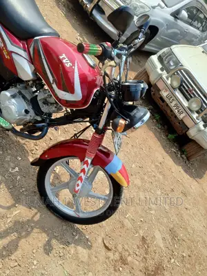 TVS HLX 125 2022 Red