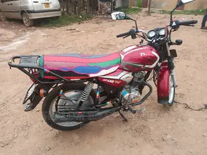 TVS HLX 125 2022 Red