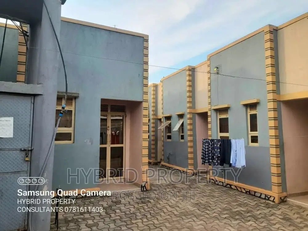 13bdrm Apartment in Nansana Along for sale