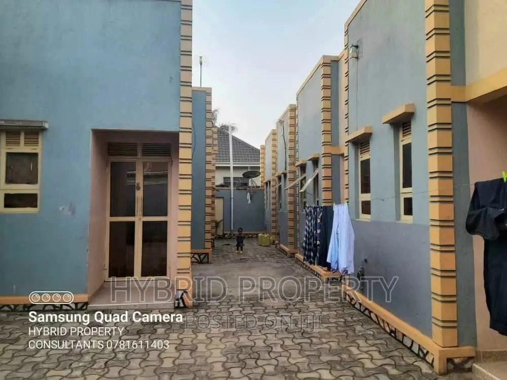 13bdrm Apartment in Nansana Along for sale