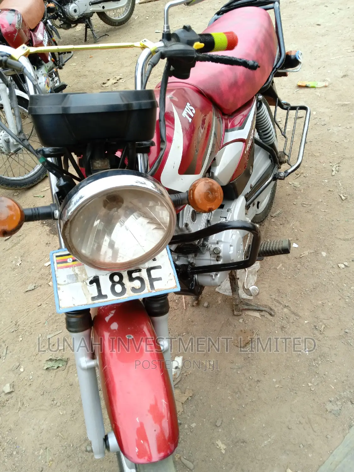 TVS HLX 125 2023 Red