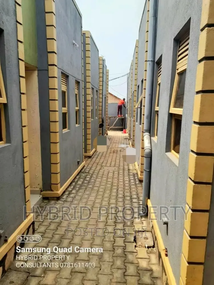 9bdrm Apartment in Nansana Along for sale