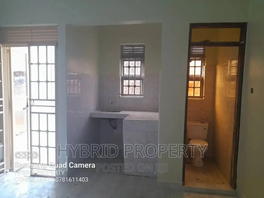 9bdrm Apartment in Nansana Along for sale