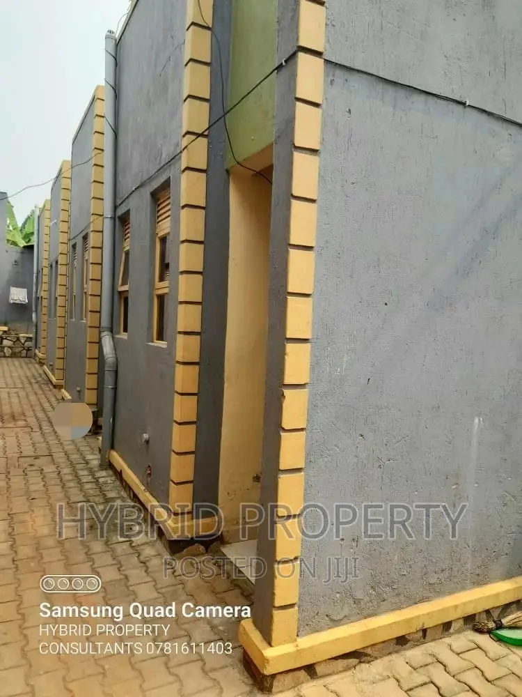 9bdrm Apartment in Nansana Along for sale