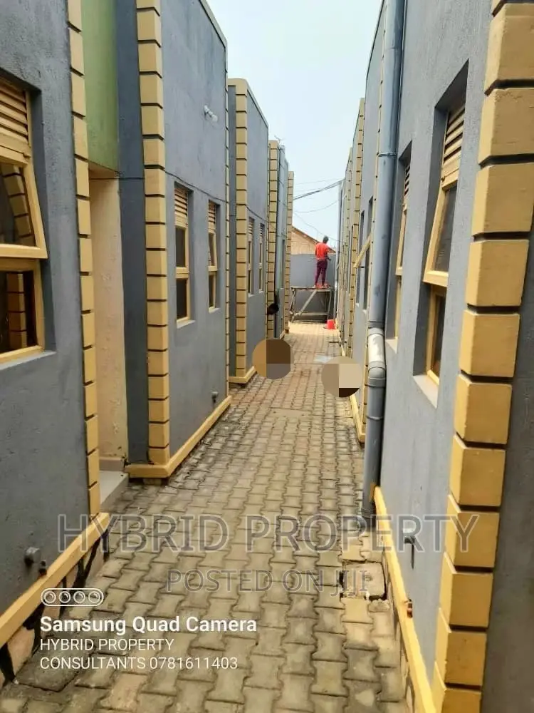 9bdrm Apartment in Nansana Along for sale