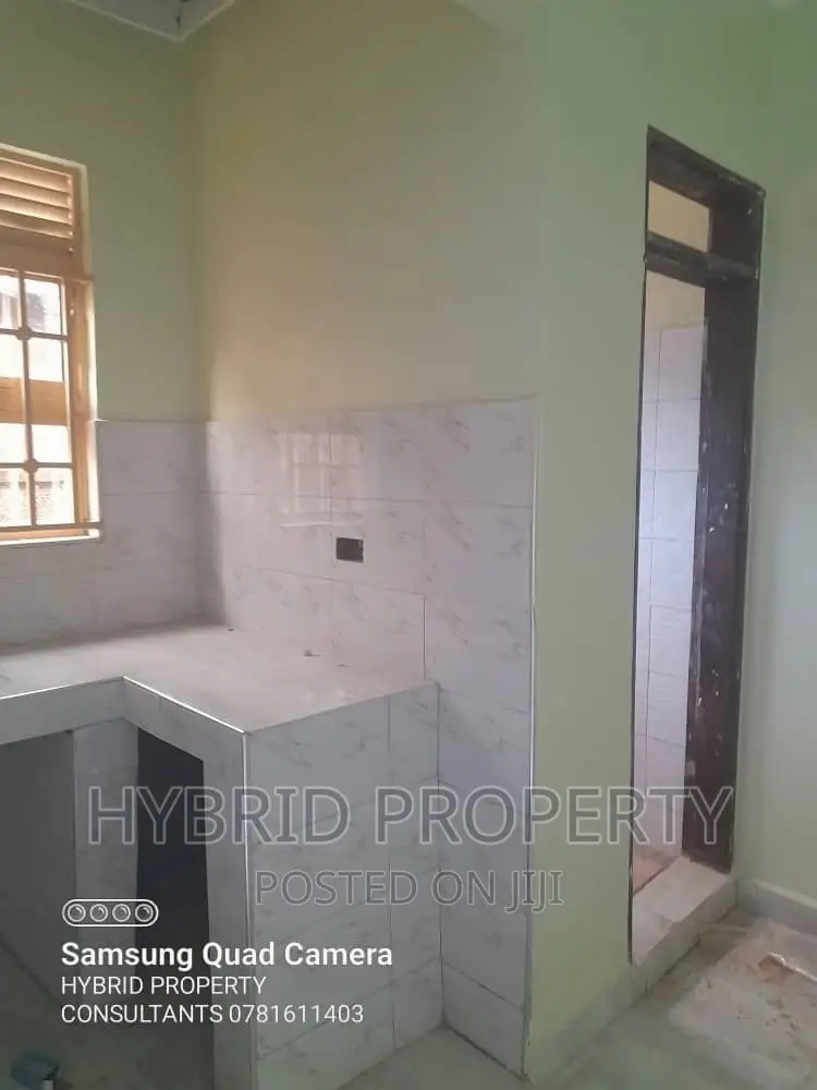 9bdrm Apartment in Nansana Along for sale