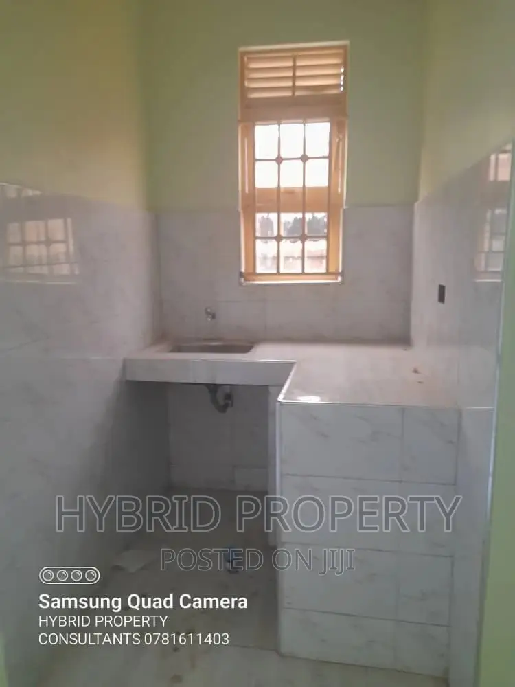 9bdrm Apartment in Nansana Along for sale