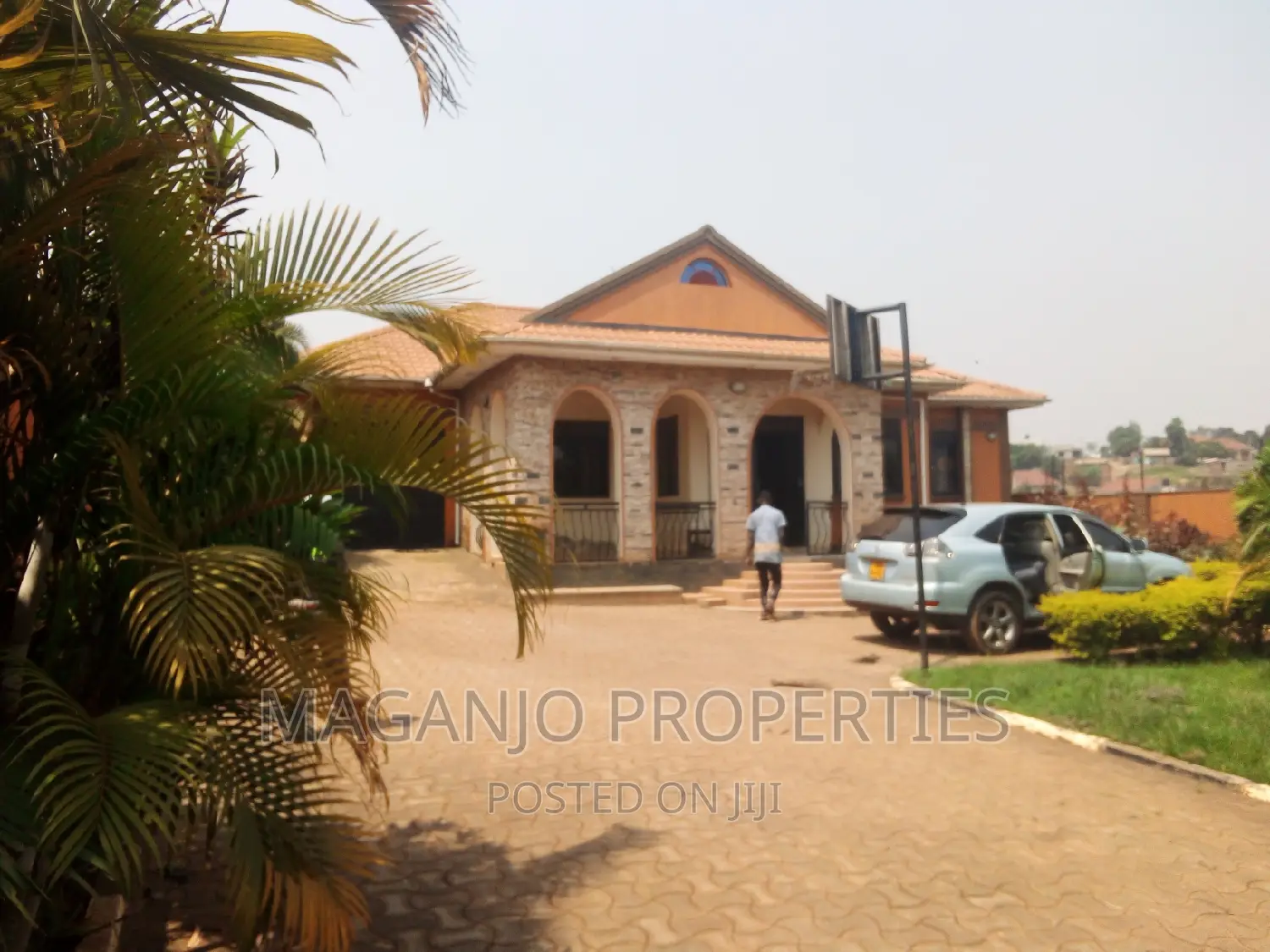 4bdrm Bungalow in Kira for rent