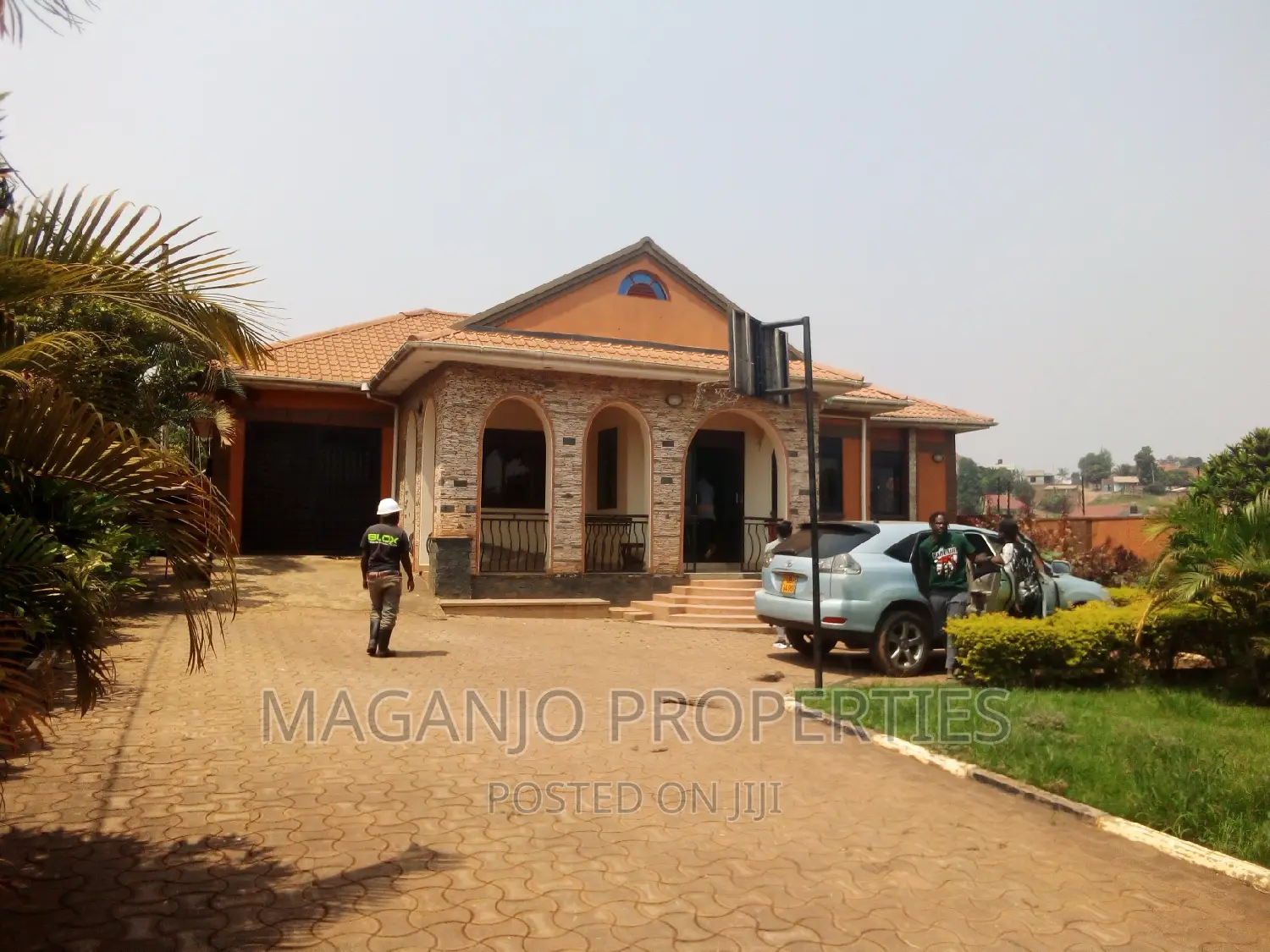 4bdrm Bungalow in Kira for rent