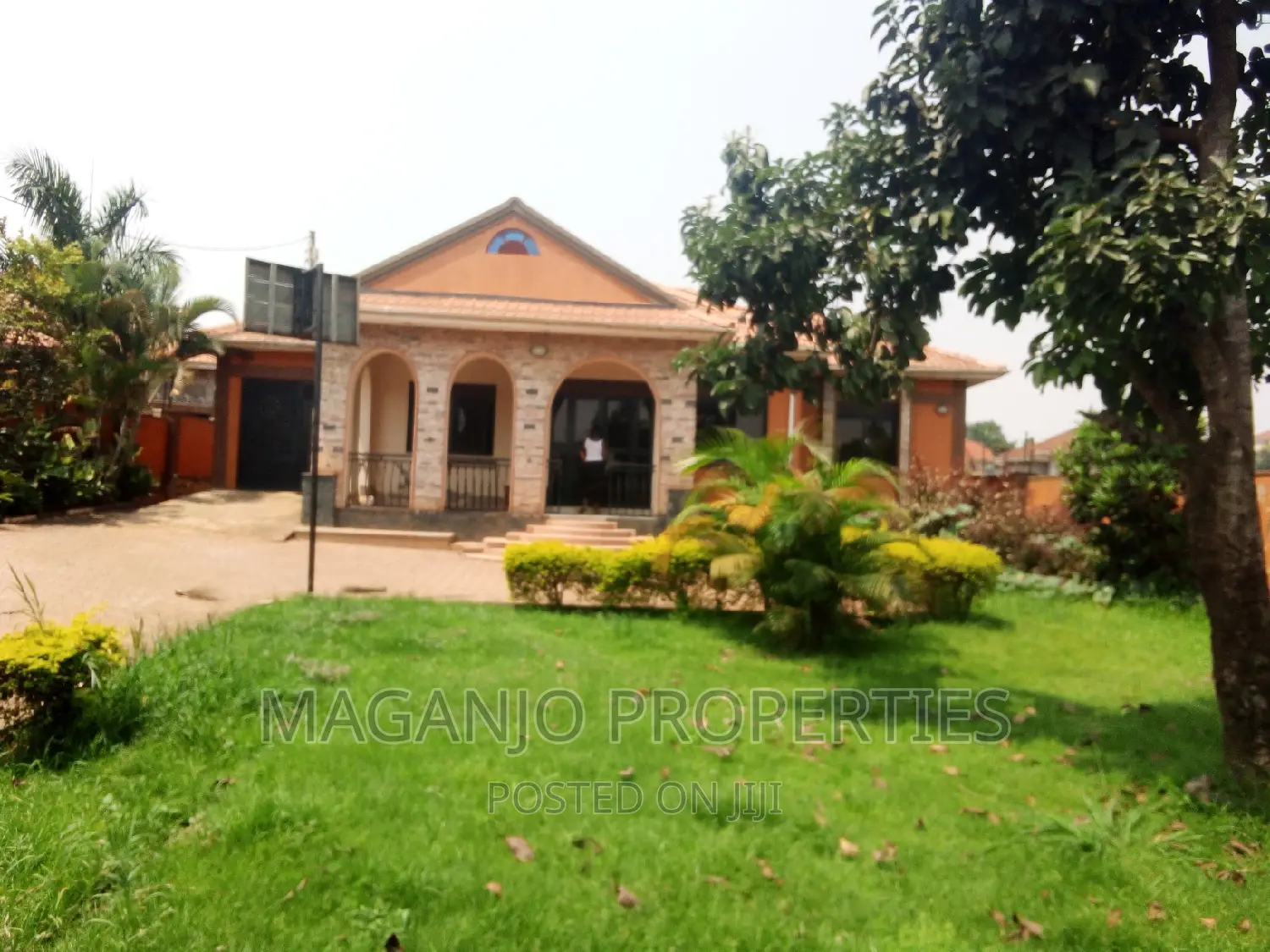 4bdrm Bungalow in Kira for rent