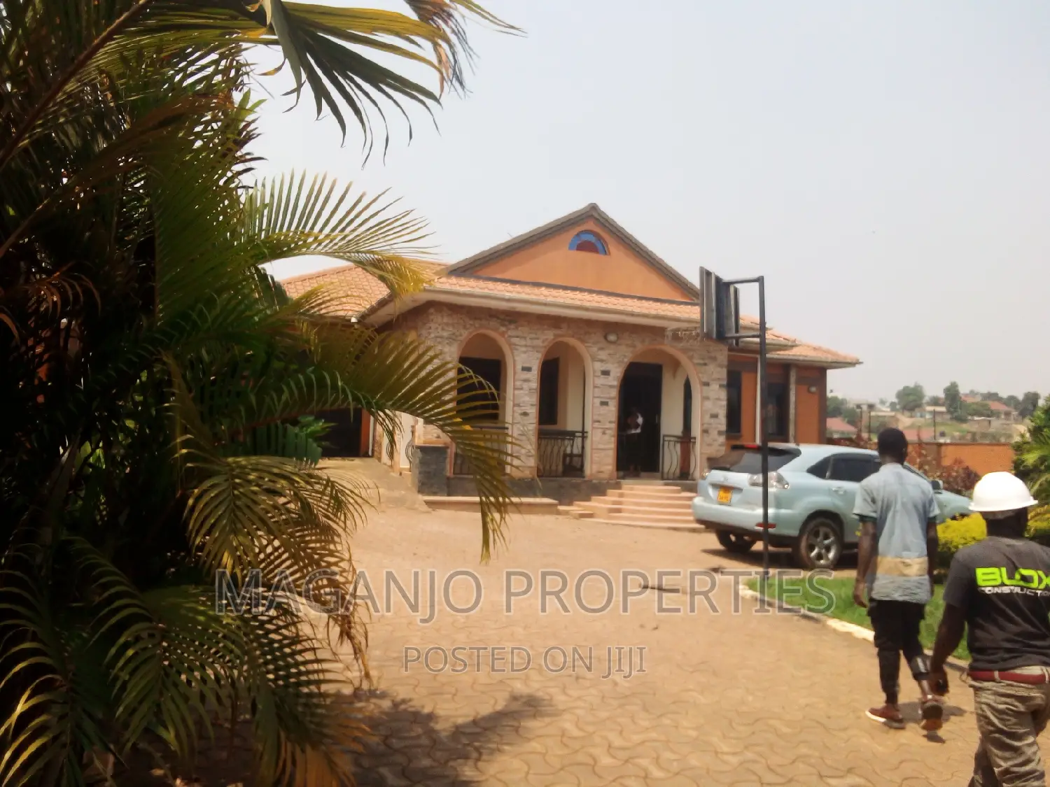 4bdrm Bungalow in Kira for rent