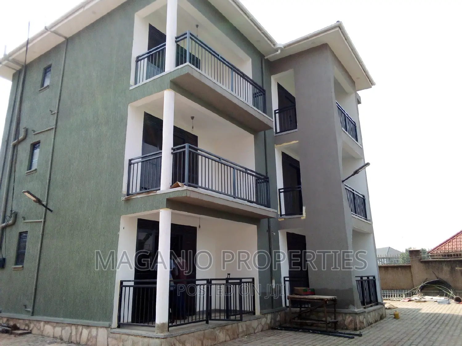 Furnished 3bdrm Apartment in Kira for rent