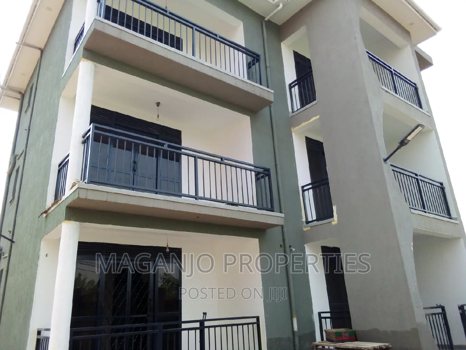 Furnished 3bdrm Apartment in Kira for rent