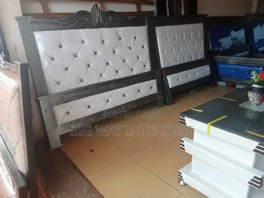 White and Gray Leather 5x6ft Bed