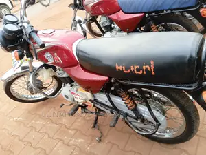 New Bajaj Boxer 2022 Red